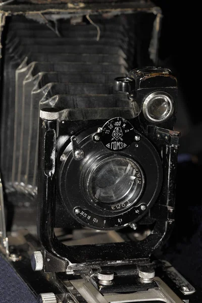Caméra rétro Grand format fond noir — Photo