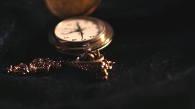 Altın cep saati yakın antika