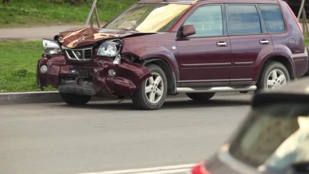 Автокатастрофа после лобового столкновения — стоковое видео