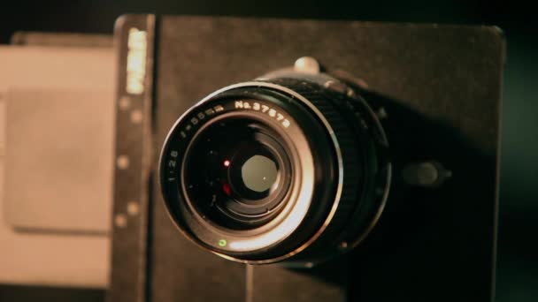 Lens retro camera medium formaat — Stockvideo