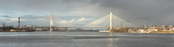 Blick auf große obukhov-brücke in st. petersburg, panorama — Stockfoto