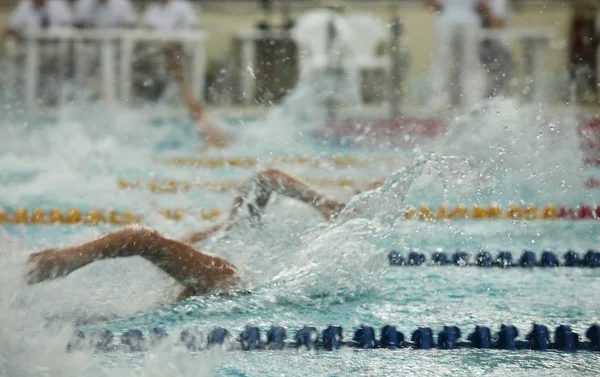 Acabado rápido deportes natación — Foto de Stock