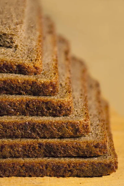 Pyramid pieces of rye bread — Stock Photo, Image