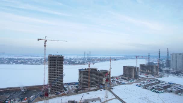 Torenkranen Bouwplaats Winter Tijd Komen Vervallen Luchtfoto — Stockvideo