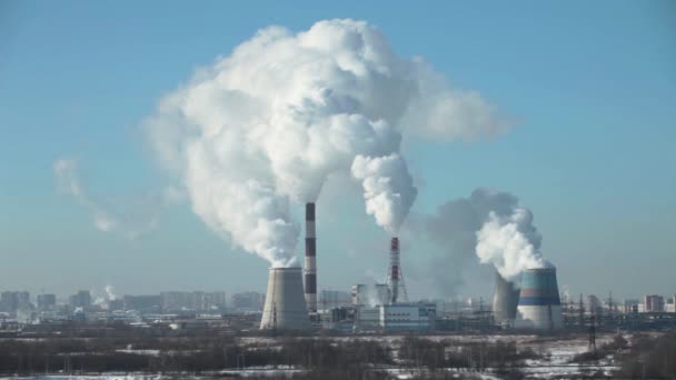 火力発電所の煙突を喫煙の観 — ストック動画