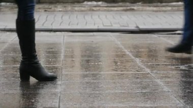 Yayalar için bir toplantı ağır çekim git