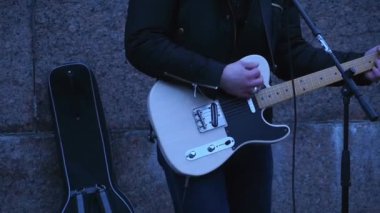 rock müzik, gitar yavaş oynamaya tanınmaz sokak müzisyeni