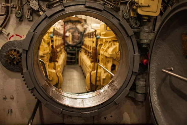 Dentro Submarino Aberto Escotilha — Fotografia de Stock