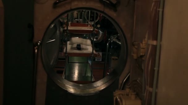 caméra de compartiment torpille arrière sous-marine en mouvement 