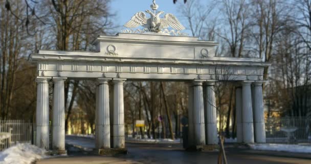 Saint Pétersbourg Russie Mars 2018 Portes Triomphales Fonte Avec Aigle — Video