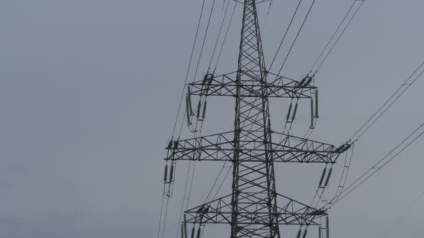 Pilones Línea Alimentación Alto Voltaje Panorama Arriba Hacia Abajo — Vídeos de Stock