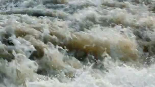 Fluxo Crescente Cachoeira Furiosa Com Som — Vídeo de Stock