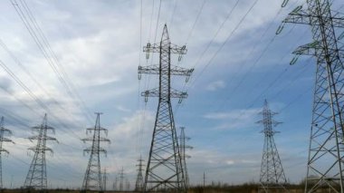 Yüksek voltajlı elektrik hatları üzerinde ufuk zaman atlamalı