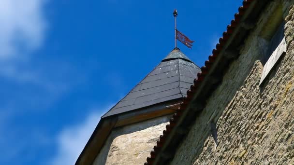 Καιρικό Vane Σχετικά Κωδωνοστάσιο Του Παλιού Πύργου Φρούριο — Αρχείο Βίντεο