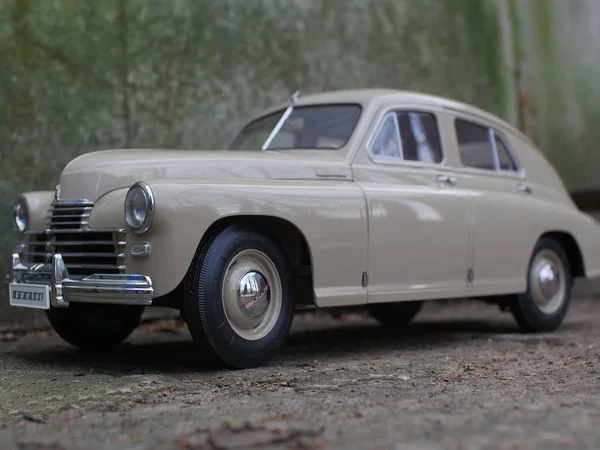 Voiture rétro soviétique de luxe GAZ M-20 — Photo