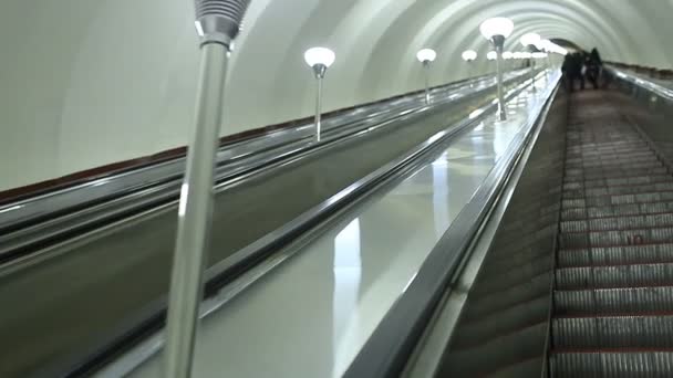 Metro Yürüyen Merdiven Yukarı Doğru Hareket — Stok video