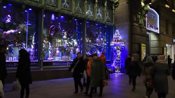 圣彼得堡 Nevsky大道 Eliseevsky杂货店的景点 夜间灯火通明 — 图库视频影像