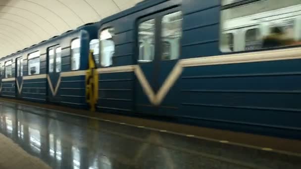 São Petersburgo Rússia Dezembro 2019 Trem Metrô Azul Movimento — Vídeo de Stock