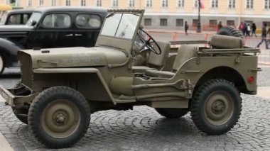 St. Petersburg, Rusya, 27 Ocak 2020. Willys Amerikan ordusu 2. Dünya Savaşı off-road aracı, Saray Meydanı 'nda askeri sergi Leningrad ablukasının kaldırıldığı gün.