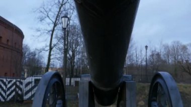 Bir ortaçağ topunun büyük kalibreli ön görüşü