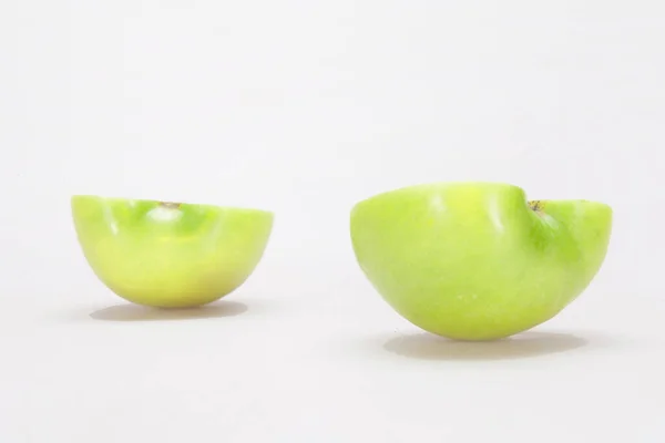 Two Pieces Sliced Green Apple Isolated White Background — Stock Photo, Image