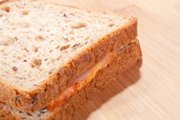 Простой Одиночный Сэндвич Хлеб Ветчина Завтрак Закуска — стоковое фото