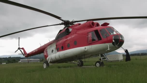 Helicóptero Aeropuerto Poprad — Vídeos de Stock