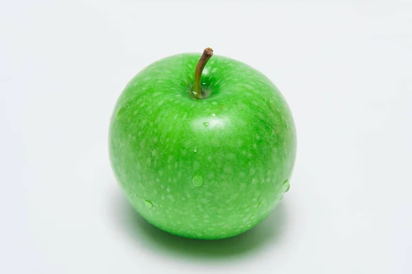 Green apple, isolated on white background — Stock Photo, Image