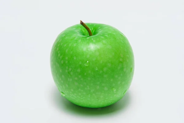 Manzana verde, aislada sobre fondo blanco — Foto de Stock