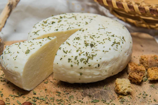 Geleneksel Rus Adygei peynir — Stok fotoğraf