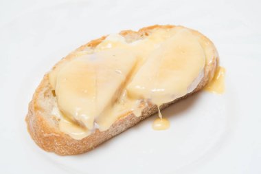 Jambon ve İsviçre peynirli sandviç çirkin ızgara