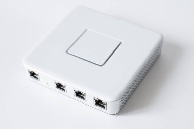 Genel Internet ağ aygıtı yönlendirici beyaz arka plan üzerinde izole