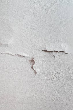 beyaz duvar çatlakları ile