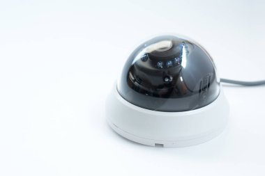 Kırpma yolları ile beyaz arka plan üzerinde izole güvenlik kamerası