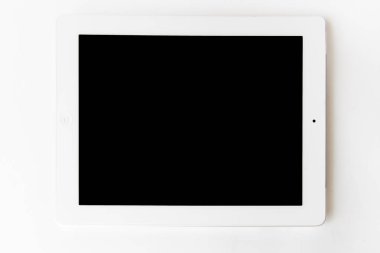 izole beyaz zemin üzerine beyaz tablet bilgisayar