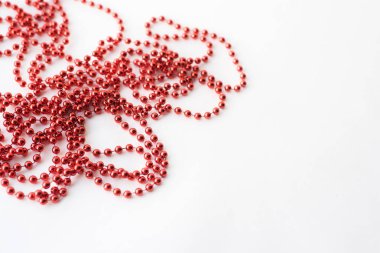 Sevgililer günü boncuk beyaz arka plan ve imza için yer