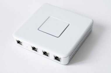 Genel Internet ağ aygıtı yönlendirici beyaz arka plan üzerinde izole