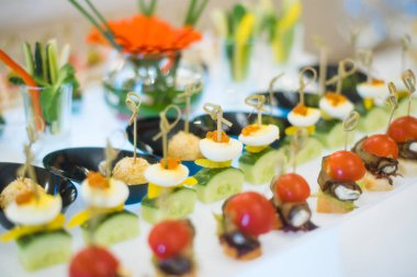 Kahve molası hazırlamak için hizmet Konuklar seminer Toplantı salonunun içinde mola sırasında katılıyor