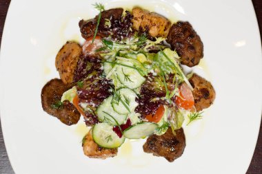 Şef s özel hizmet masada restoranda sunulan