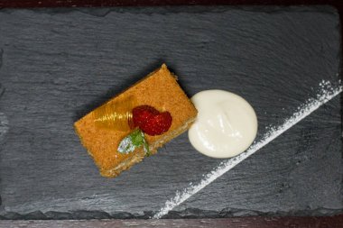 Şef s özel hizmet masada restoranda sunulan