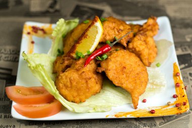 Şef s özel hizmet masada restoranda sunulan