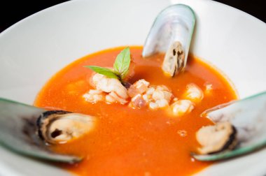 Şef s özel hizmet masada restoranda sunulan