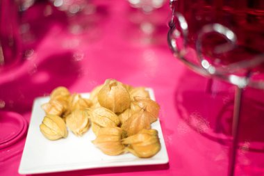 Kahve molası hazırlamak için hizmet Konuklar seminer Toplantı salonunun içinde mola sırasında katılıyor