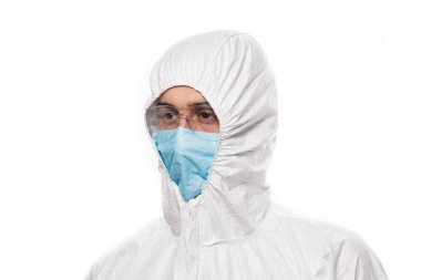 Koronavirüs salgını sırasında beyaz üniformalı bir gencin portresi. Salgın, Coronavirus covid 19 salgını..