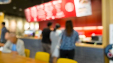 Kahve dükkanı ve müşteri bulanıklık