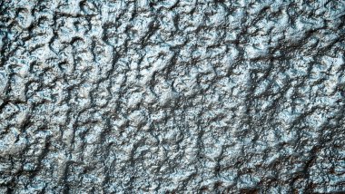 sert dokular ile beton duvar