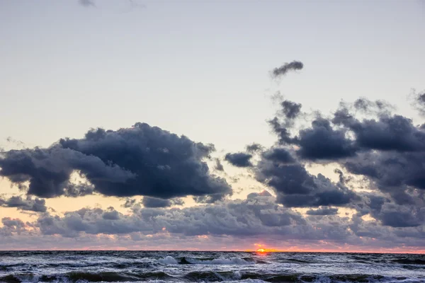 Coucher de soleil sur la mer Baltique. — Photo