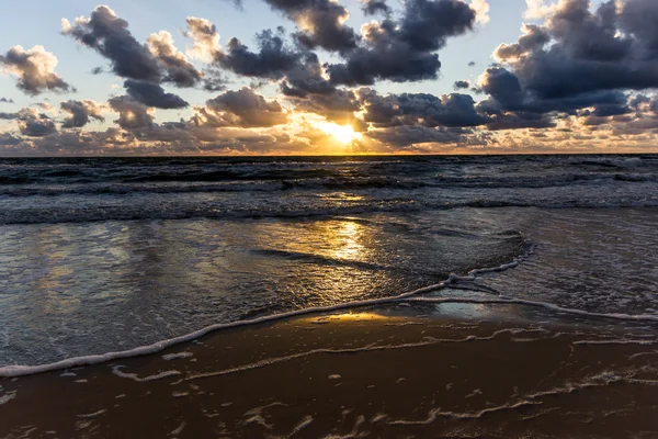 Coucher de soleil sur la mer Baltique. — Photo