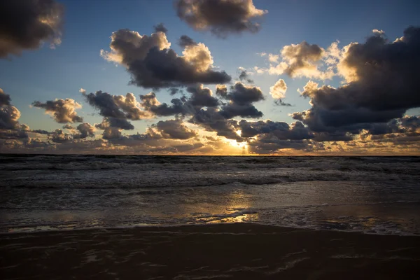 Coucher de soleil sur la mer Baltique. — Photo