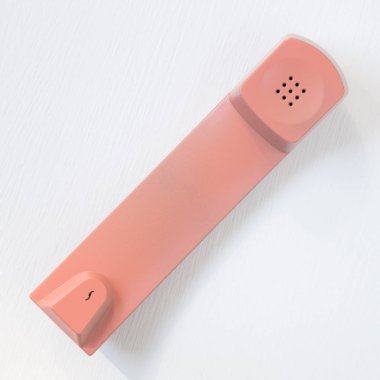 Pembe telefon ahizesi beyaz arka plan üzerinde izole